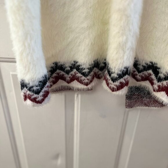 Lavender Tribe Woman's Aztec Western Tribal Fuzzy Sweater Sz Med - Picture 8 of 10